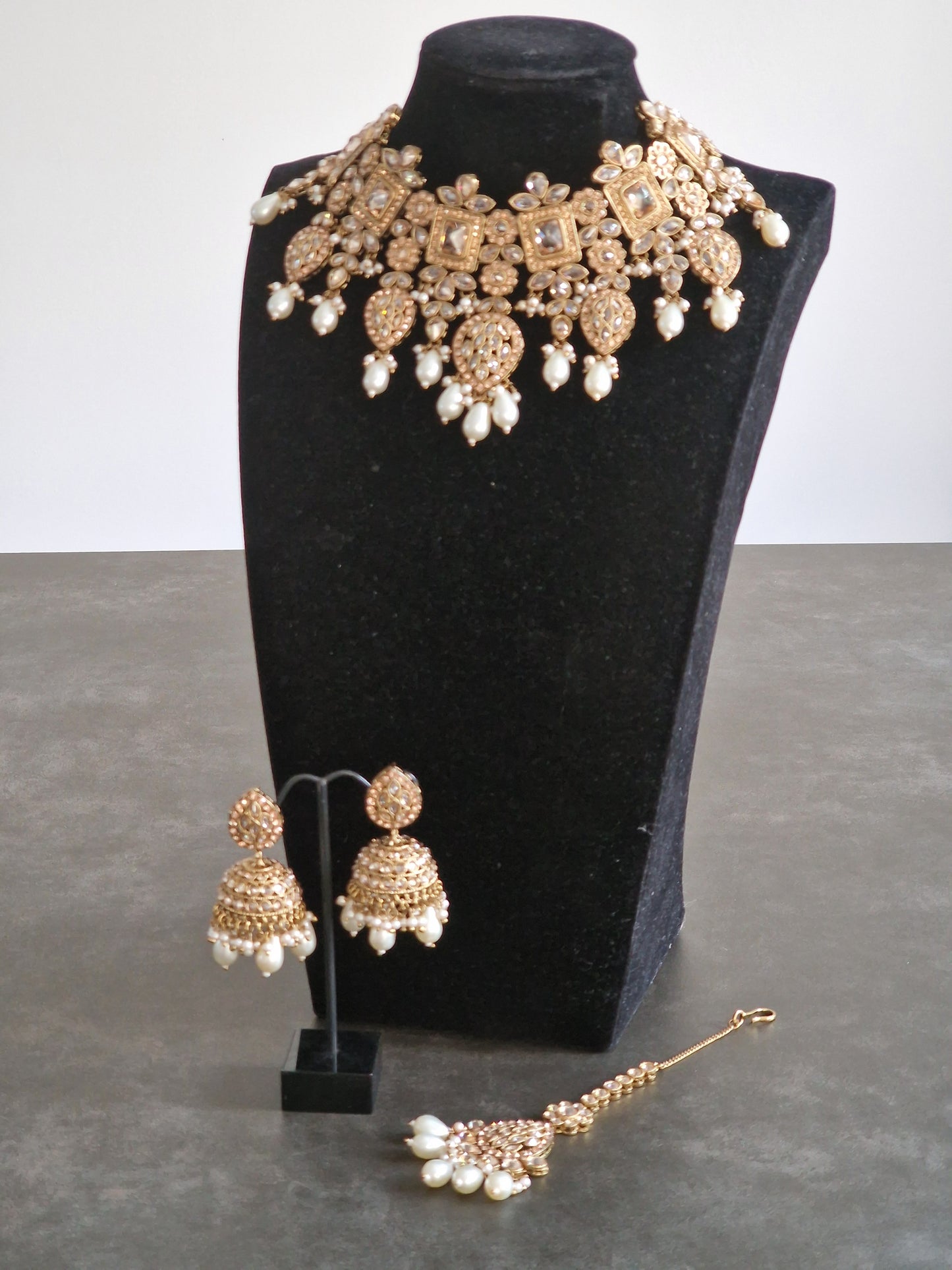 Shaana - Available in various colours
