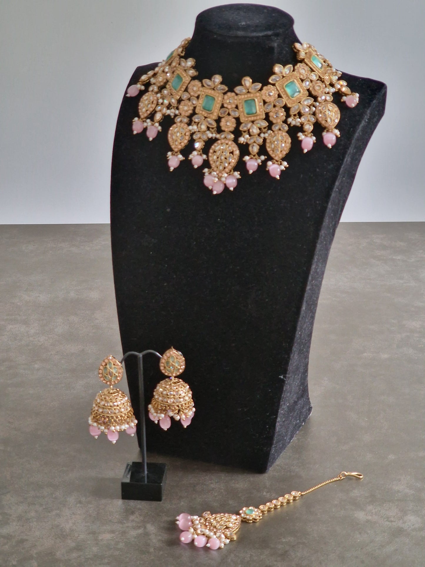 Shaana - Available in various colours