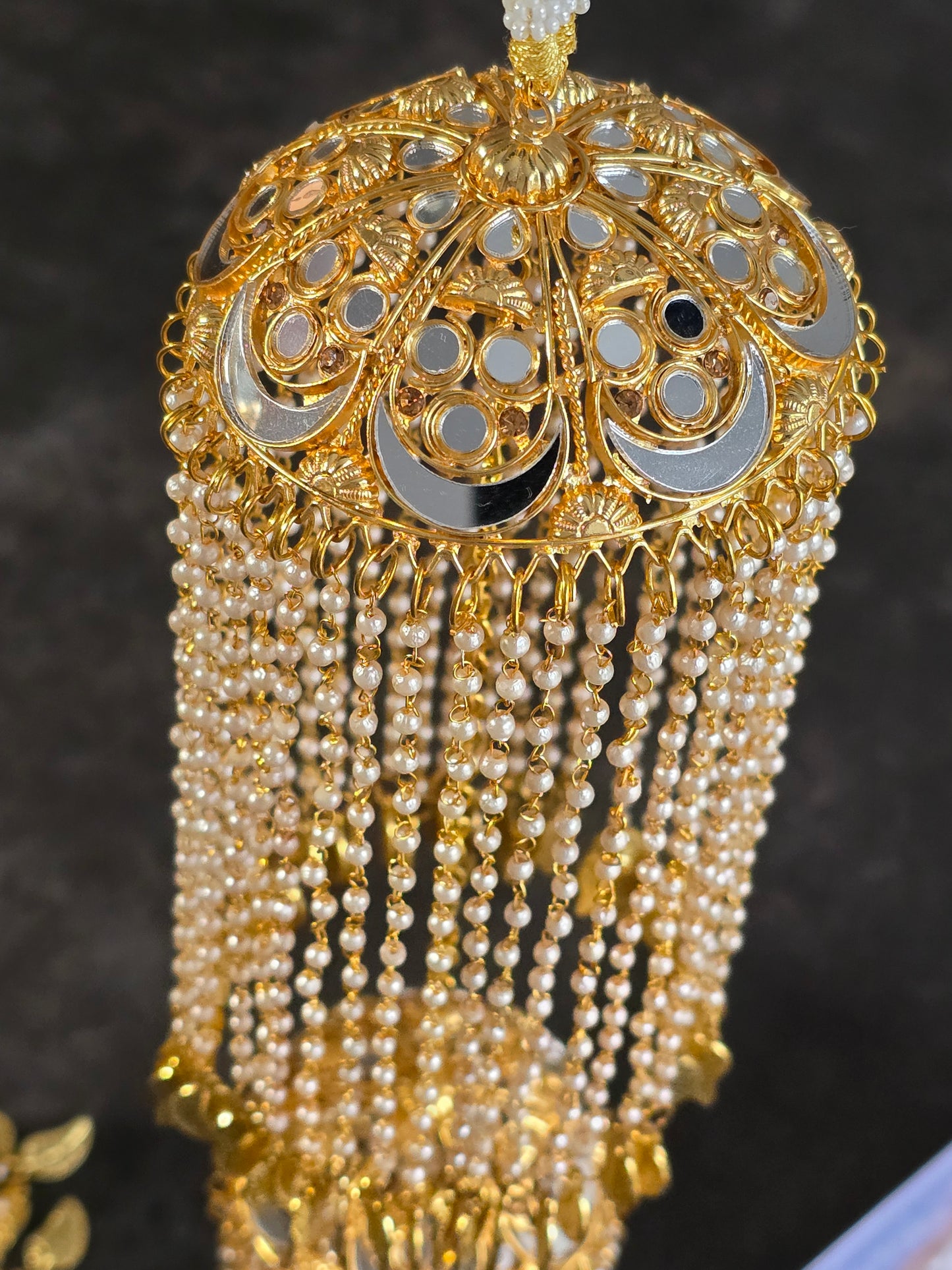 Mirrored pearl double teir kaleeray